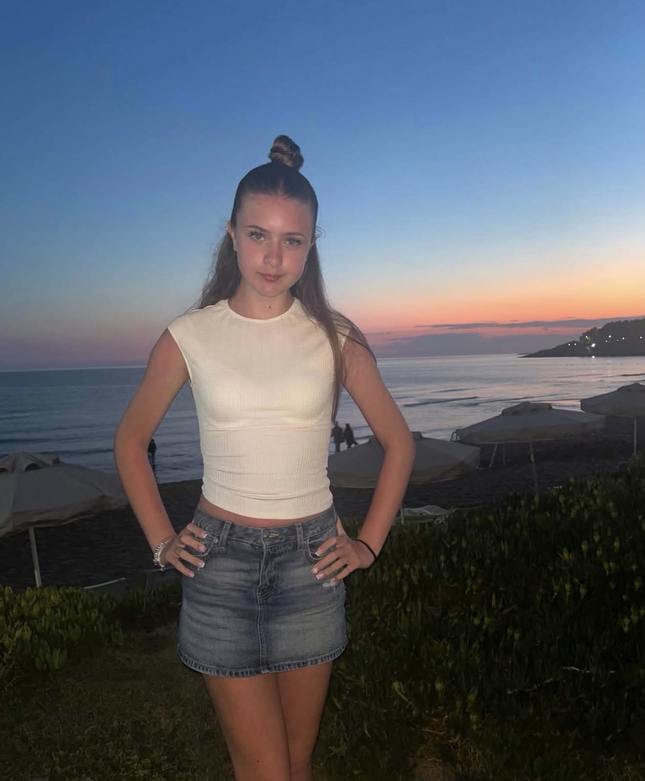 Esmae-Ellice passed Grade 8 Pop Vocals with Distinction.